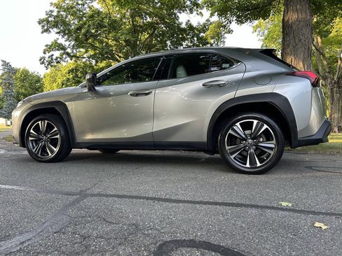 Used 2019 Lexus UX 200 w/ Premium Package FWD image 15
