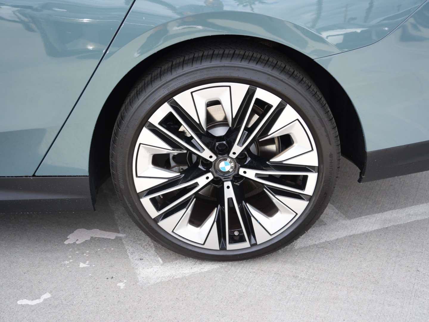 Used 2026 BMW 530i RWD image 5