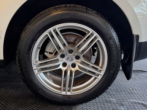 Used 2015 Porsche Macan S image 8