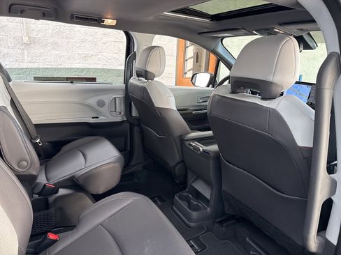 Certified 2023 Toyota Sienna XSE image 48