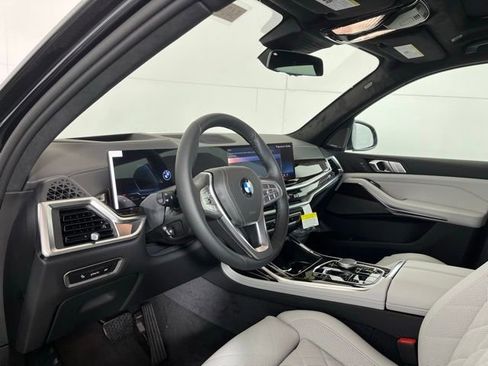 New 2026 BMW X7 xDrive40i w/ Premium Package image 8