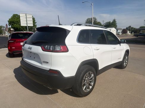 Used 2019 Jeep Cherokee Latitude Plus w/ Comfort/Convenience Group AWD/4WD image 3