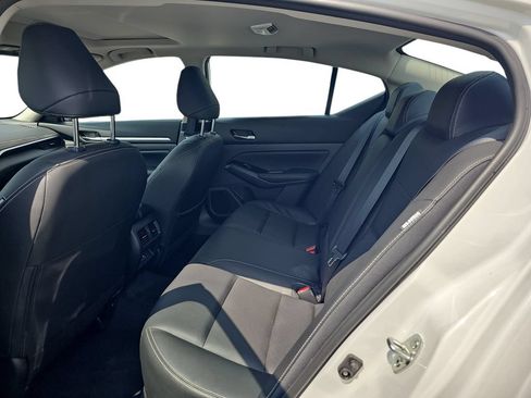 Used 2025 Nissan Altima 2.5 SL FWD image 14