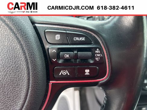Used 2022 Kia Niro EX Premium w/ Cold Weather Package FWD image 18