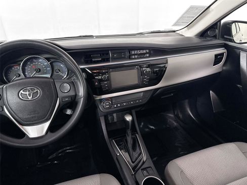 Used 2014 Toyota Corolla LE image 31