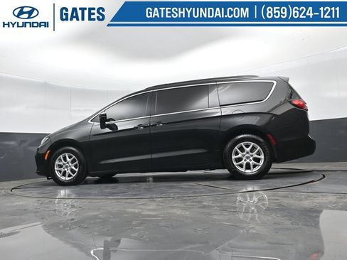 Used 2022 Chrysler Pacifica Touring-L w/ Uconnect Theater Family Group FWD image 48