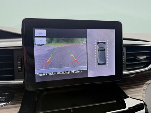 Used 2022 Ford Explorer Limited w/ Equipment Group 301A AWD/4WD image 13