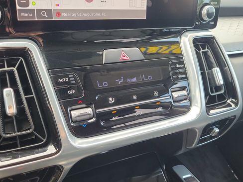 Certified 2023 Kia Sorento AWD image 36