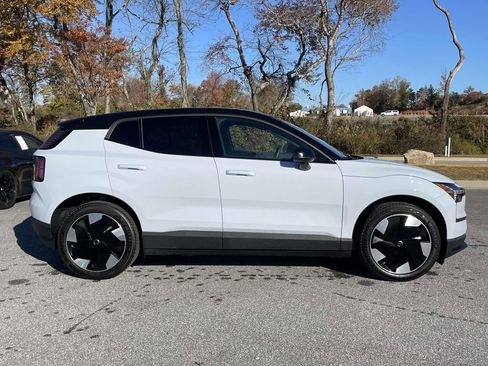 Certified 2025 Volvo EX30 Plus w/ Protection Package Premier image 29