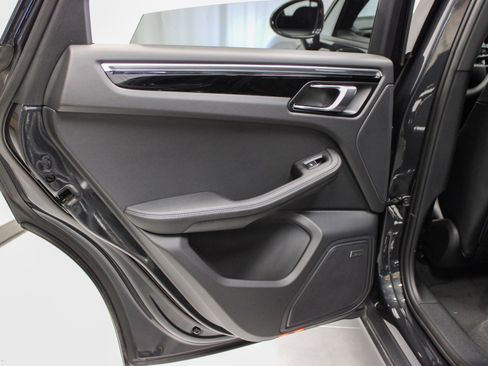 Certified 2025 Porsche Macan image 25