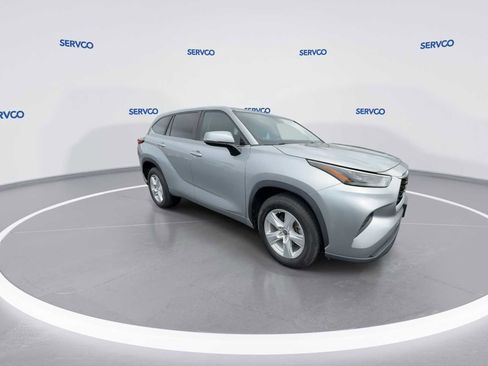 Used 2023 Toyota Highlander L FWD image 2