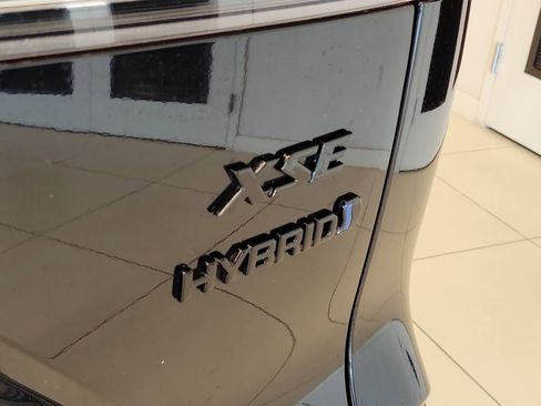 Used 2024 Toyota Corolla Cross XSE w/ Convenience Package image 9