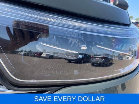 Used 2024 Ford Explorer XLT RWD image 9