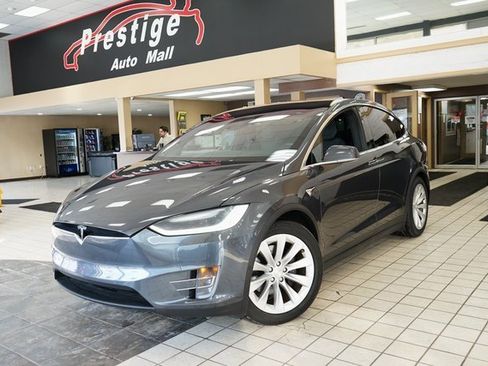 Used 2017 Tesla Model X 75D image 2