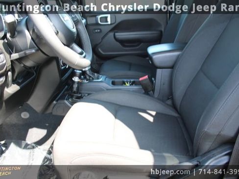 Used 2023 Jeep Wrangler Unlimited image 33