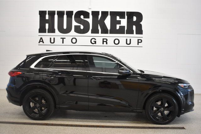 Used 2025 Audi Q5 Prestige AWD/4WD image 2