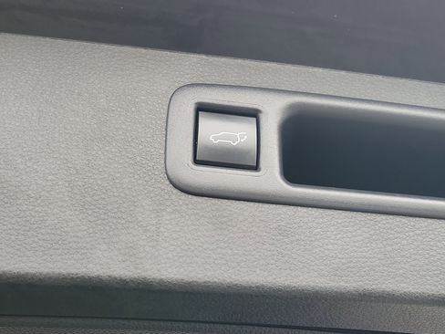 Certified 2024 Toyota Highlander LE image 11