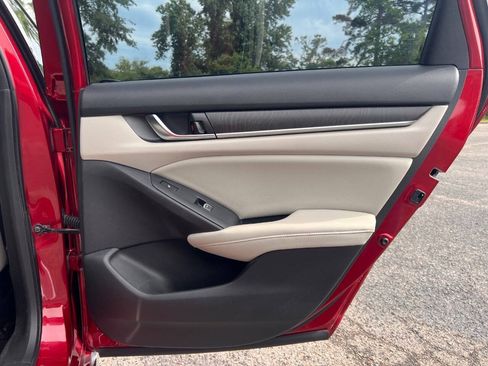 Used 2018 Honda Accord Touring image 18