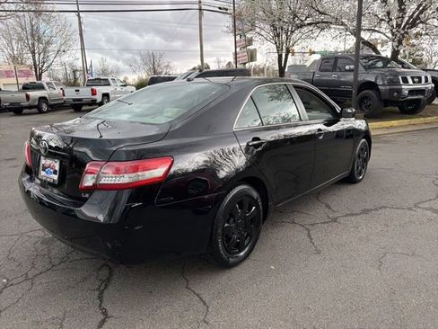 Used 2010 Toyota Camry image 6