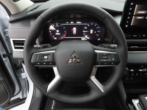 New 2026 Mitsubishi Outlander SE AWD/4WD image 13