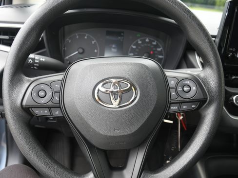 Used 2025 Toyota Corolla LE FWD image 12