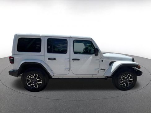 Used 2025 Jeep Wrangler Sahara image 16