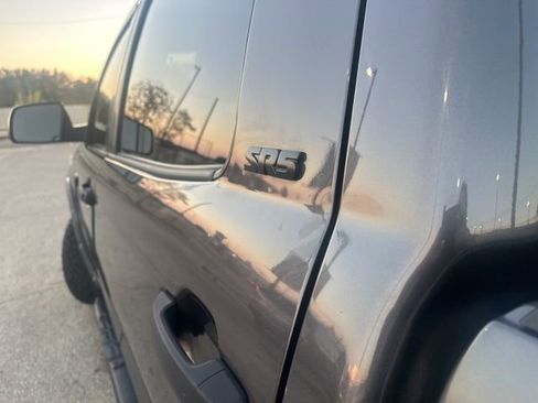 Used 2019 Toyota Tundra SR5 w/ SR5 Upgrade Package image 17