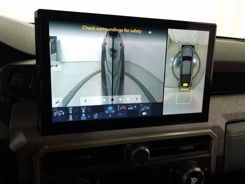 Used 2024 Toyota Tacoma Trailhunter image 33