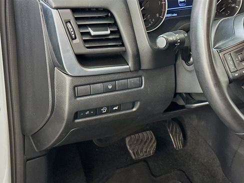 Used 2025 Nissan Rogue SV AWD/4WD image 17