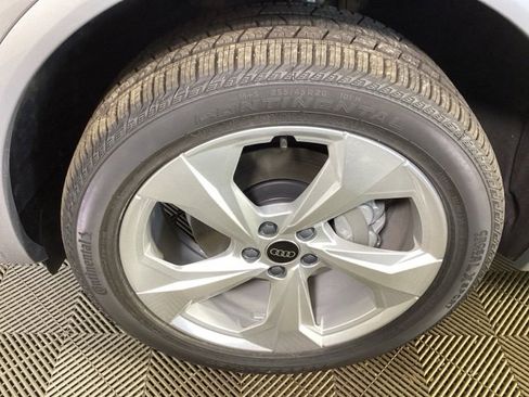 Certified 2025 Audi Q5 2.0T Premium Plus w/ Premium Plus Package image 9