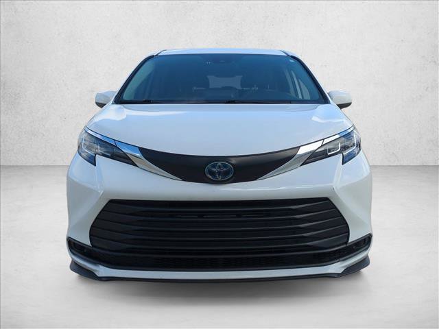 Used 2023 Toyota Sienna LE FWD image 2