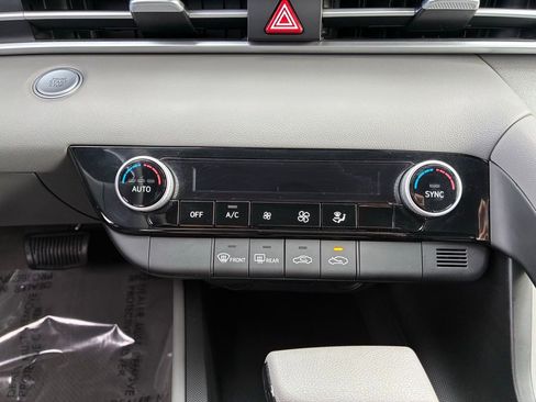 Used 2023 Hyundai Elantra SEL image 28