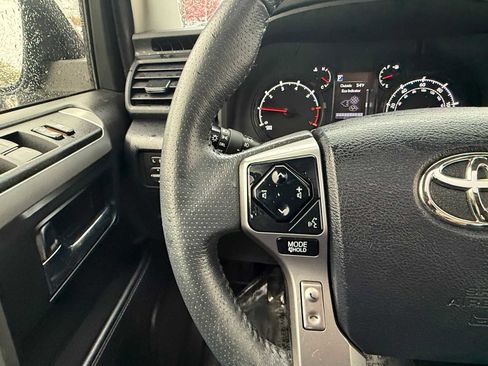 Used 2022 Toyota 4Runner SR5 Premium image 23