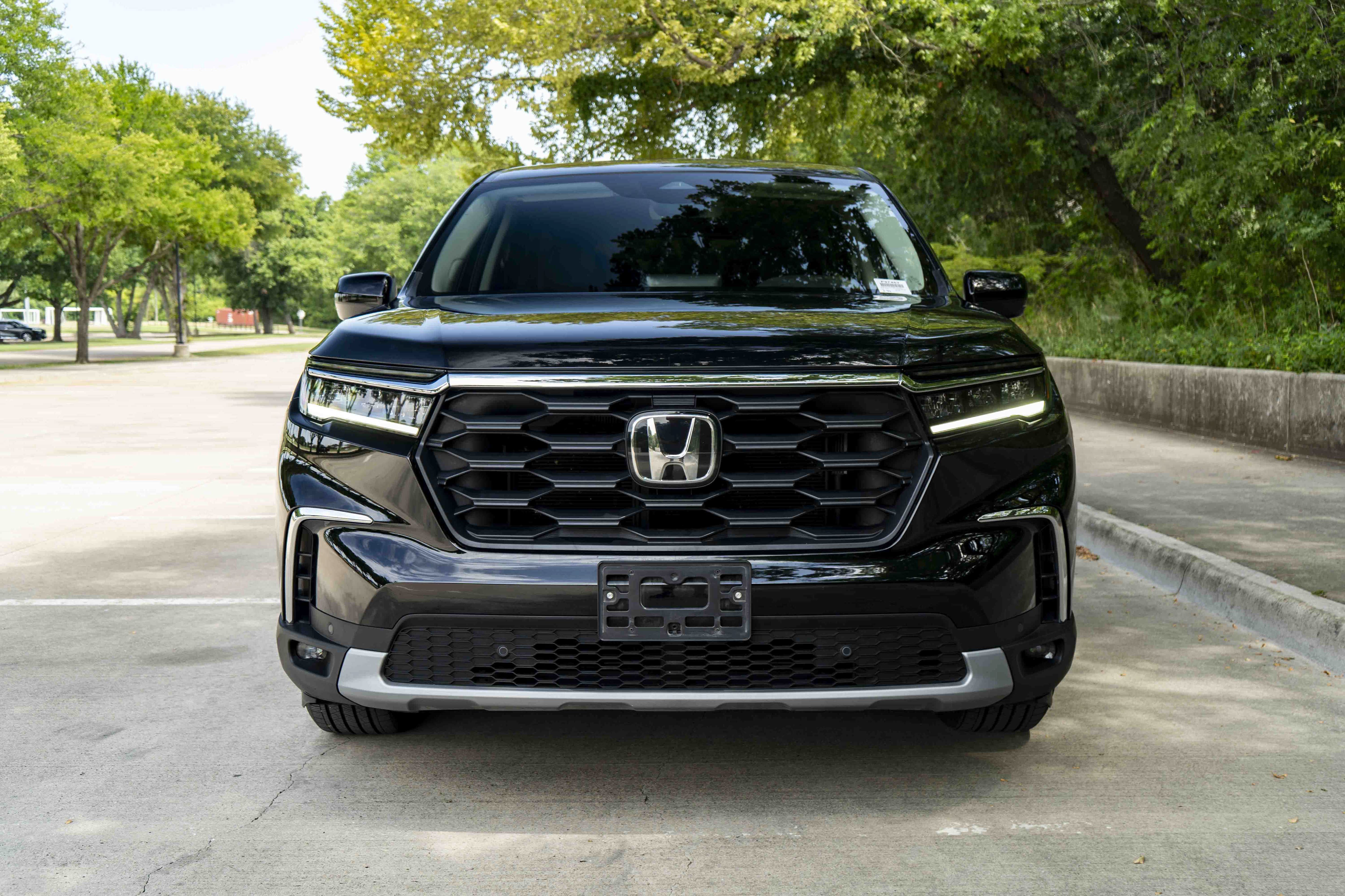 Used 2025 Honda Pilot EX-L image 3