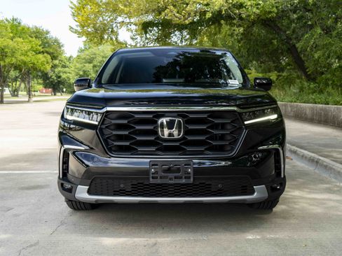 Used 2025 Honda Pilot EX-L image 3
