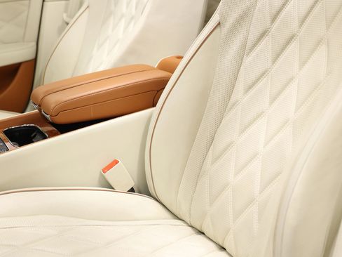 Used 2016 Bentley Flying Spur W12 image 22