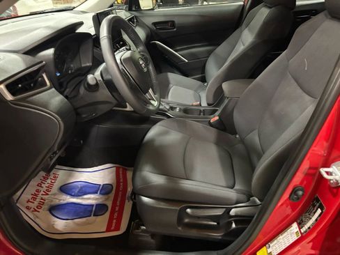 Used 2024 Toyota Corolla Cross LE image 37