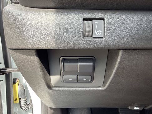 Used 2025 Chevrolet Colorado Trail Boss AWD/4WD image 29