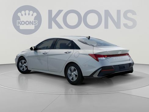 New 2026 Hyundai Elantra SE FWD image 7