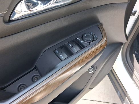 Used 2021 GMC Acadia SLE w/ Driver Convenience Package FWD image 15