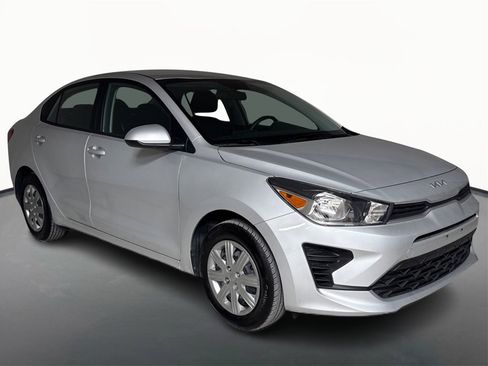 Used 2023 Kia Rio LX image 3