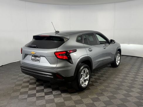 Used 2024 Chevrolet Trax LS w/ LS Convenience Package FWD image 7