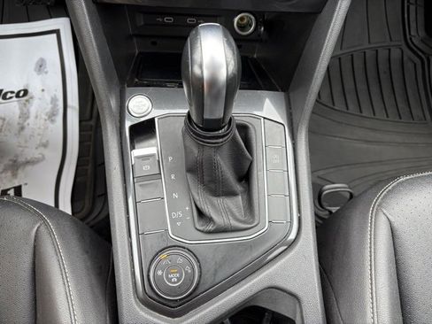 Used 2021 Volkswagen Tiguan SE image 17