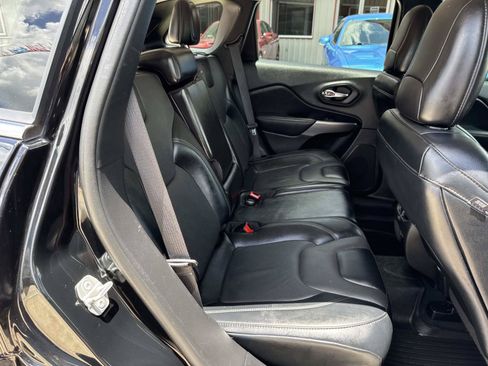 Used 2022 Jeep Cherokee Latitude Lux w/ Sun & Sound Group FWD image 9