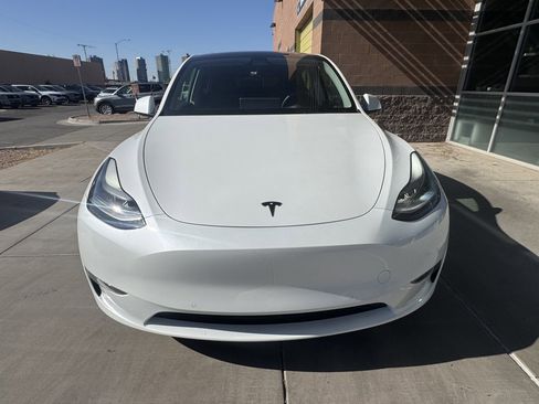 Used 2021 Tesla Model Y Performance image 10