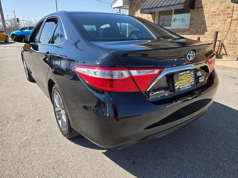 Used 2017 Toyota Camry SE image 7