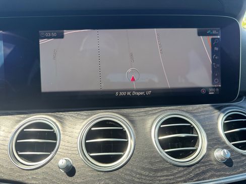 Used 2019 Mercedes-Benz E 300 4MATIC image 24