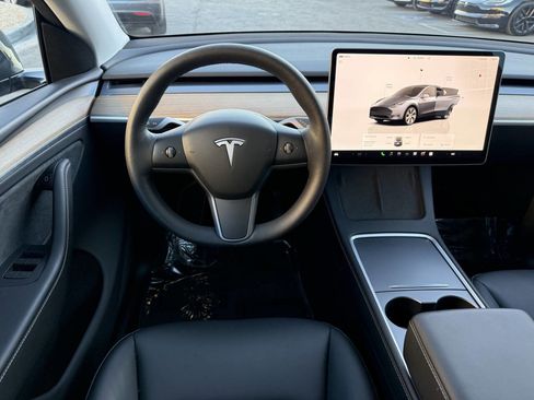 Used 2023 Tesla Model Y Long Range image 25