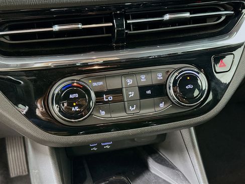 Used 2025 Buick Envista Sport Touring w/ Convenience I Package FWD image 22
