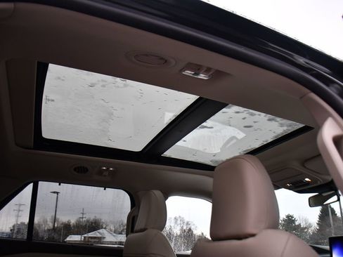 Used 2023 Ford Explorer Platinum w/ Technology Package image 17